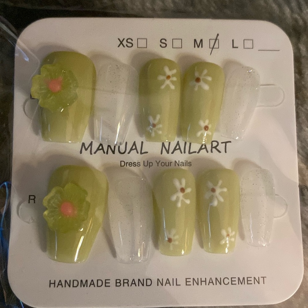 Cute Flower 🌸 Press on Nails